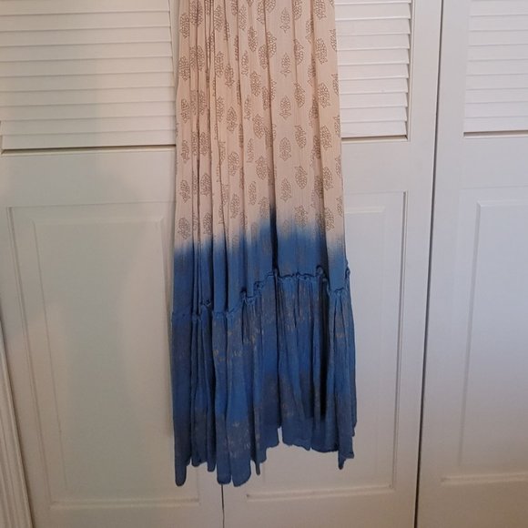 Elegant Mint Green and Cream Maxi Dress - Picture 4 of 10